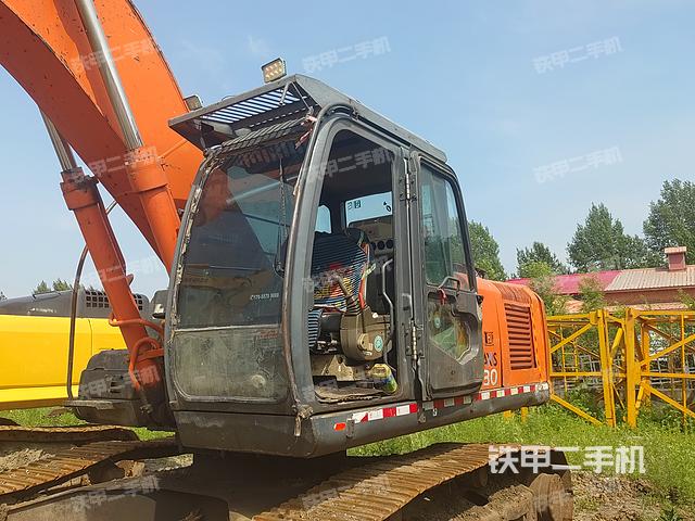 驾驶室整体(整机外观) 驾驶室整体(整机外观)