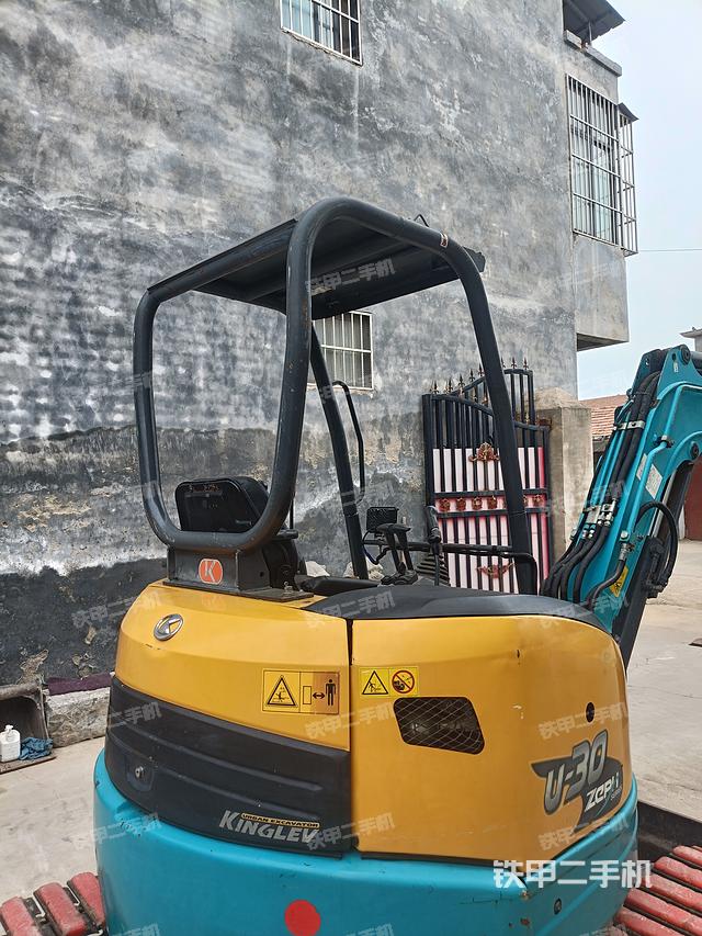 驾驶室顶部（整机外观）