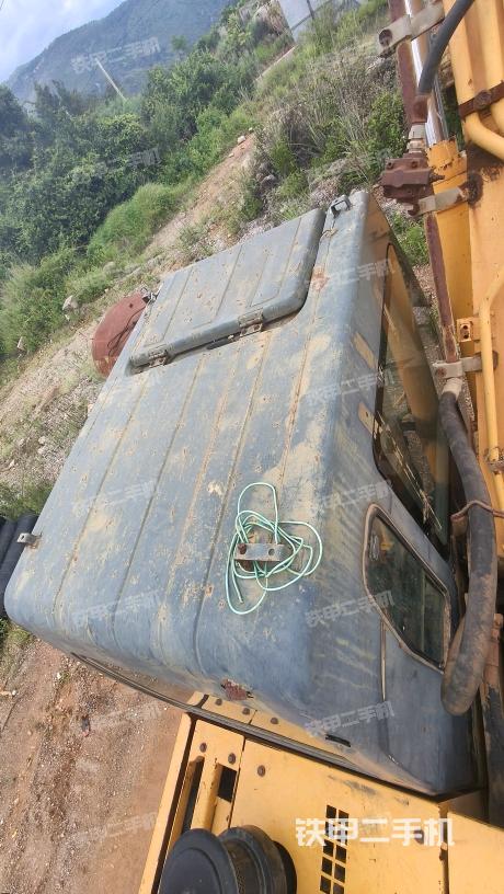 驾驶室顶部(整机外观) 驾驶室顶部(整机外观)