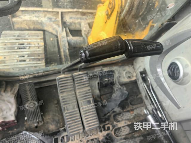 座椅右侧控制台/钥匙门/油门/含右手柄（驾驶室部分）