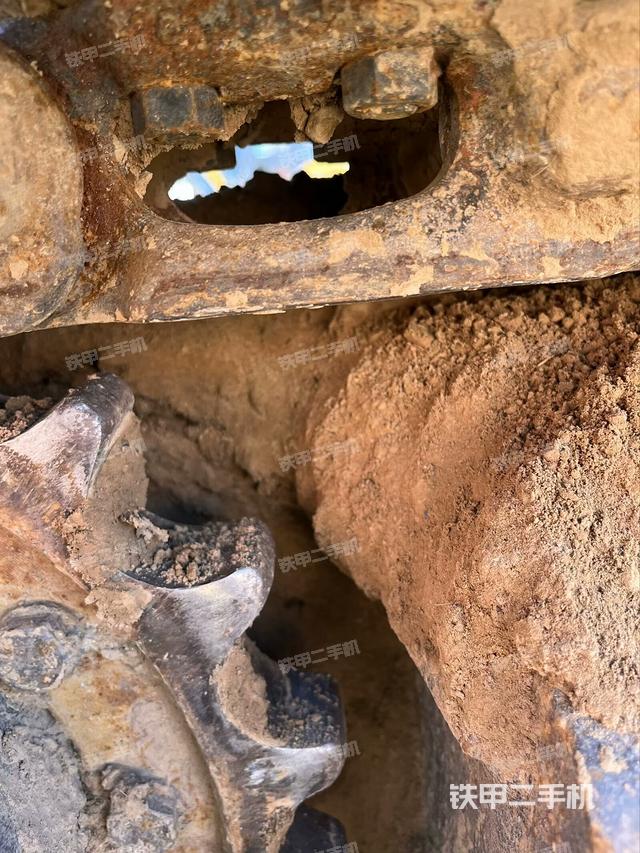 单侧履带整体(整机外观) 单侧履带整体(整机外观)