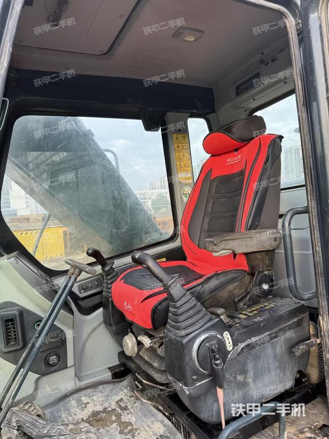 驾驶室整体（整机外观）