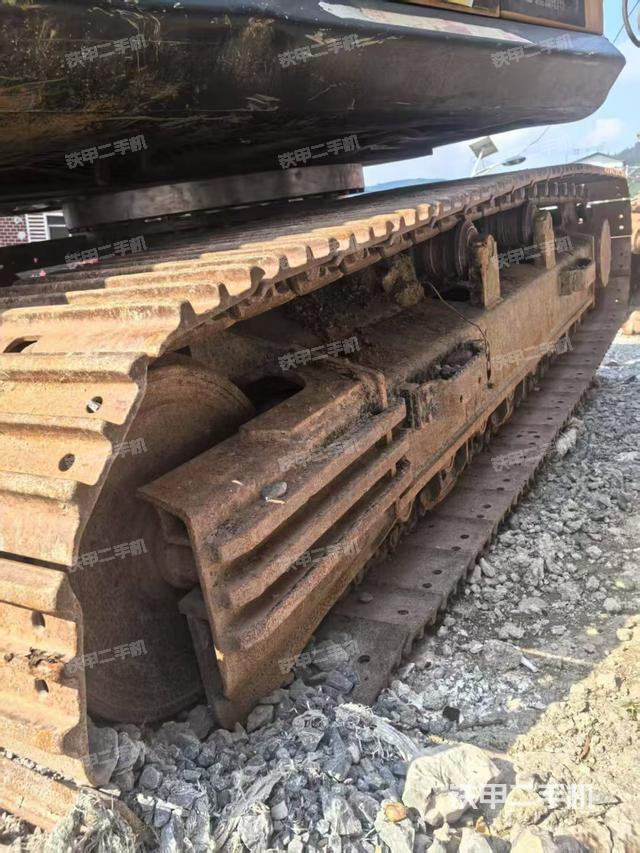 单侧履带整体(整机外观) 单侧履带整体(整机外观)