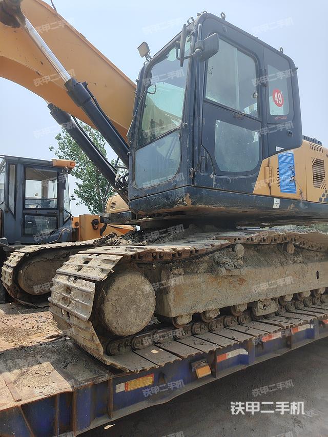 驾驶室整体(整机外观) 驾驶室整体(整机外观)