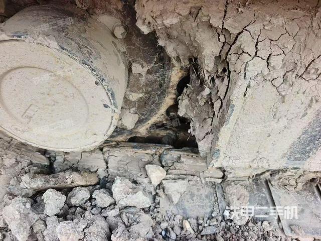 单侧履带整体(整机外观) 单侧履带整体(整机外观)