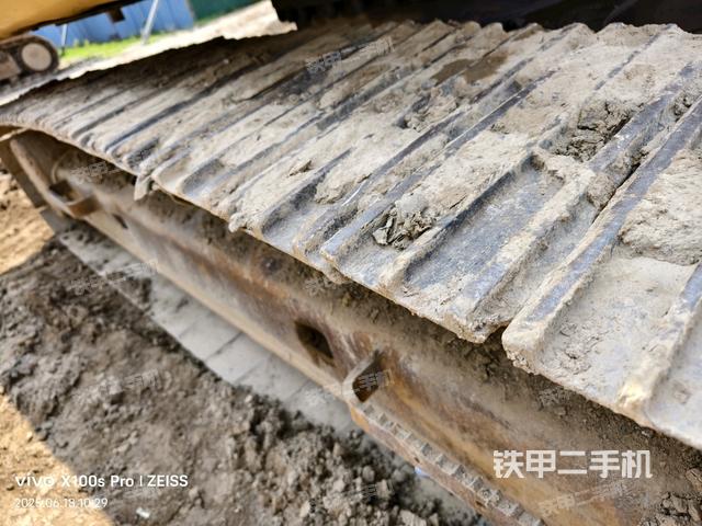 单侧履带整体(整机外观) 单侧履带整体(整机外观)