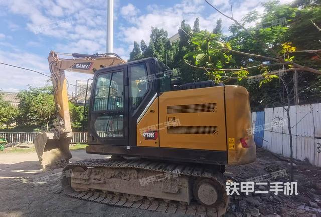 三一重工SY135C(國四)挖掘機(jī)