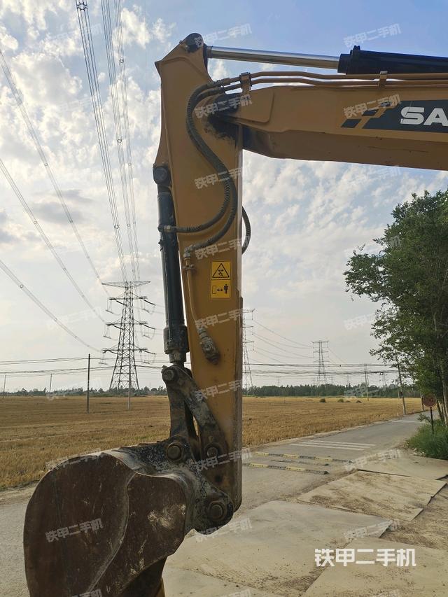 小臂整体左后(工作和回转装置) 小臂整体左后(工作和回转装置)