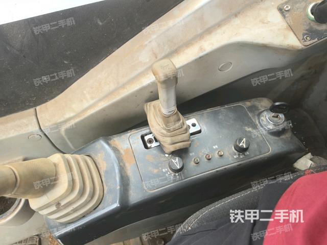 座椅右侧控制台/钥匙门/油门/含右手柄（驾驶室部分）