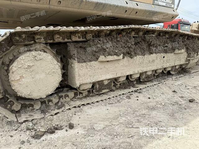 单侧履带整体(整机外观) 单侧履带整体(整机外观)