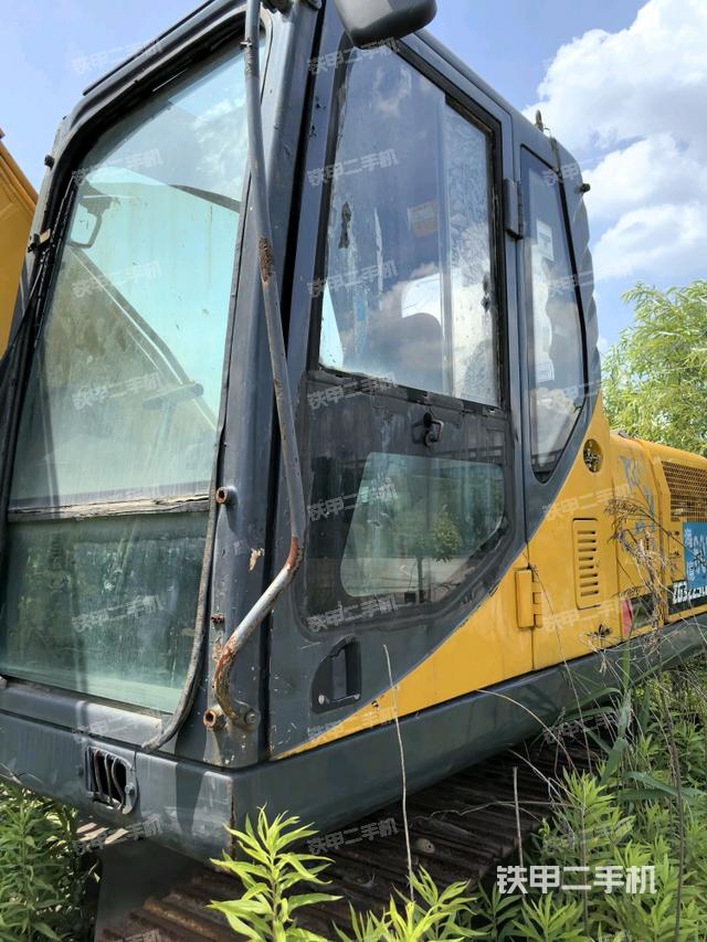 駕駛室整體（整機外觀）