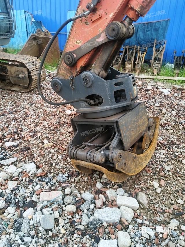 铲斗右后整体(工作和回转装置) 铲斗右后整体(工作和回转装置)