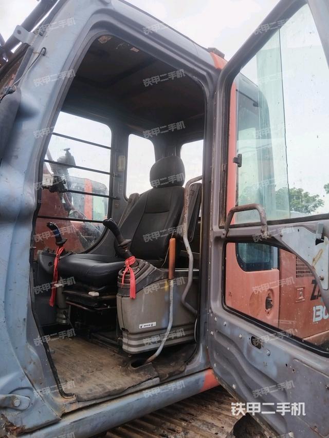 右侧玻璃角标(驾驶室部分) 右侧玻璃角标(驾驶室部分)