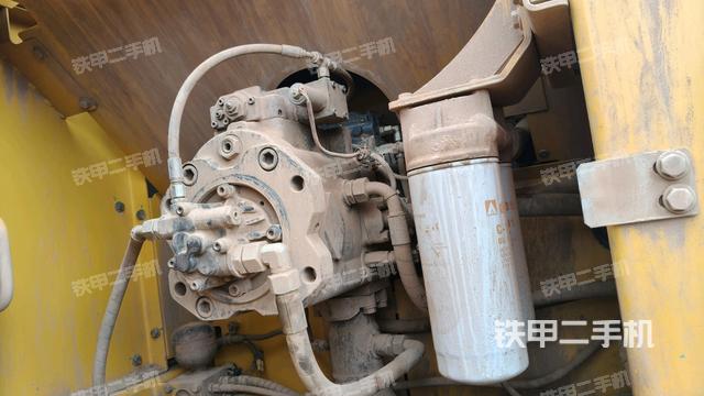 液压泵舱室正面整体(整机外观) 液压泵舱室正面整体(整机外观)