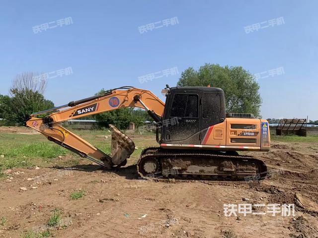 駕駛室頂部(整機(jī)外觀) 駕駛室頂部(整機(jī)外觀)