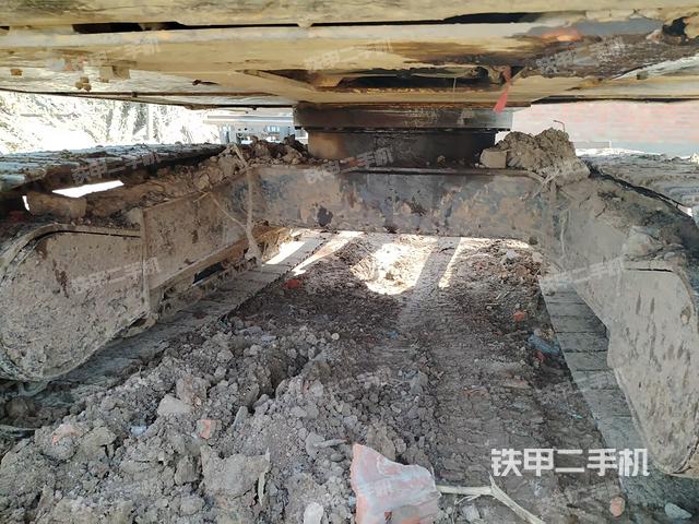 转盘和下车架正前(工作和回转装置) 转盘和下车架正前(工作和回转装置)