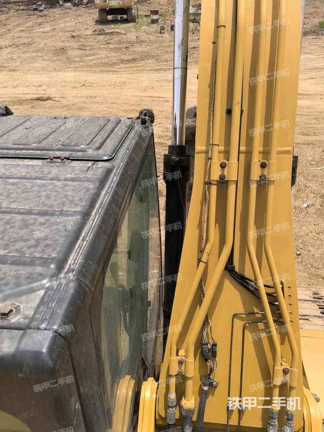 驾驶室顶部（整机外观）