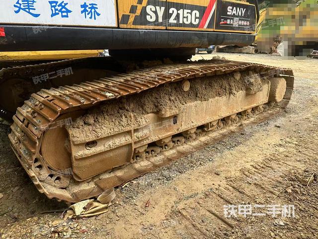 单侧履带整体(整机外观) 单侧履带整体(整机外观)