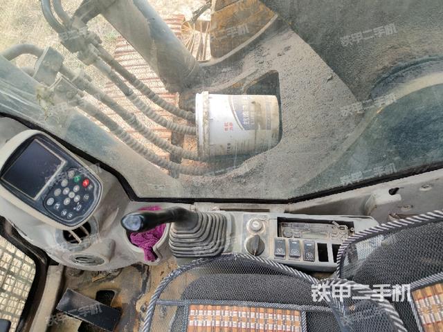 座椅右侧控制台/钥匙门/油门/含右手柄(驾驶室部分) 座椅右侧控制台/钥匙门/油门/含右手柄(驾驶室部分)