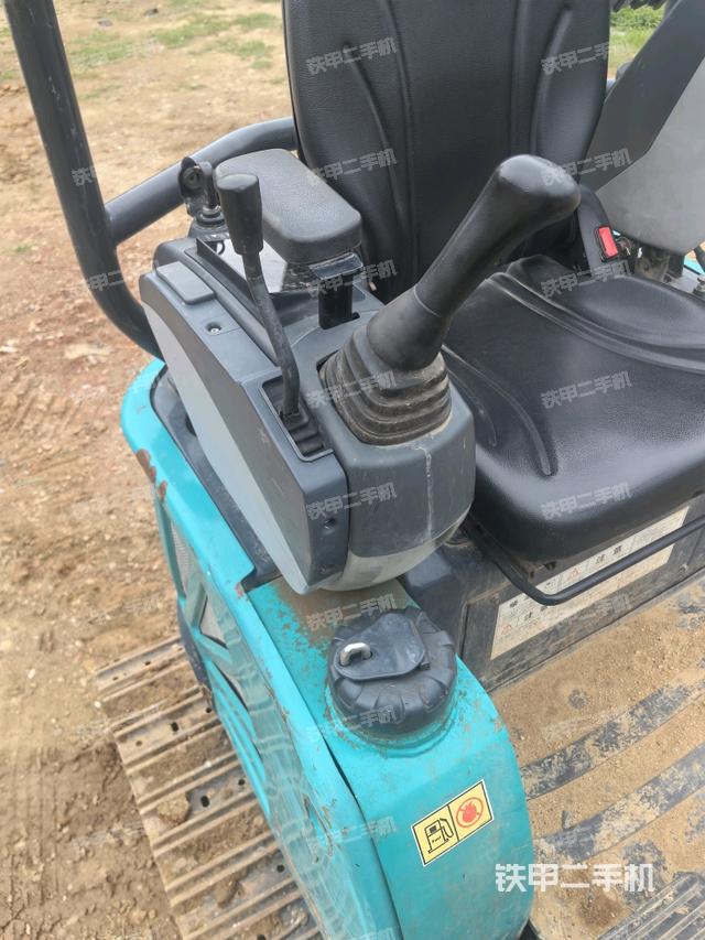 座椅右側(cè)控制臺/鑰匙門/油門/含右手柄（駕駛室部分）