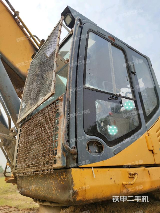 驾驶室左前45度(驾驶室部分) 驾驶室左前45度(驾驶室部分)