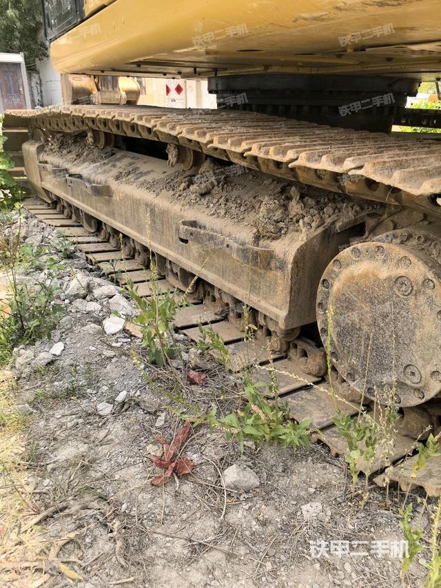 单侧履带整体(整机外观) 单侧履带整体(整机外观)