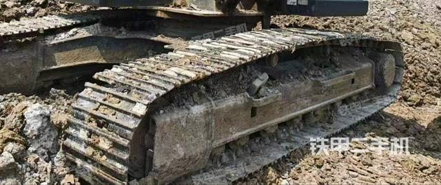 单侧履带整体(整机外观) 单侧履带整体(整机外观)