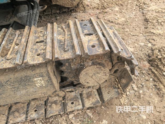 右驅(qū)動輪（行走機構(gòu)）