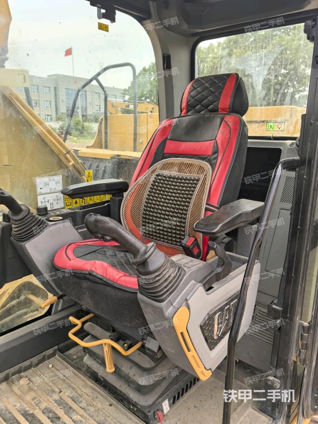 驾驶室整体(整机外观) 驾驶室整体(整机外观)