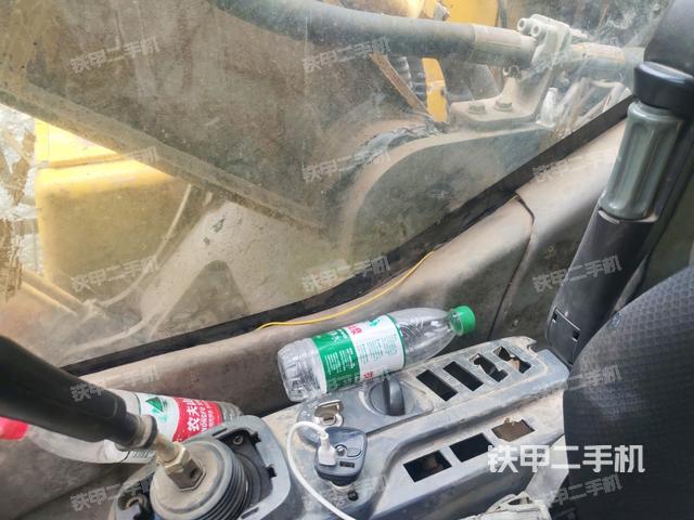 座椅右側(cè)控制臺(tái)/鑰匙門/油門/含右手柄（駕駛室部分）