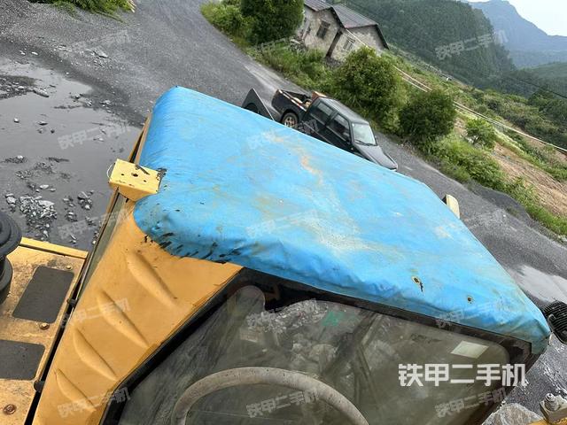 驾驶室顶部(整机外观) 驾驶室顶部(整机外观)