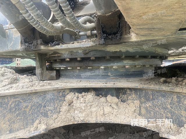 回转马达和主控阀（整机外观）