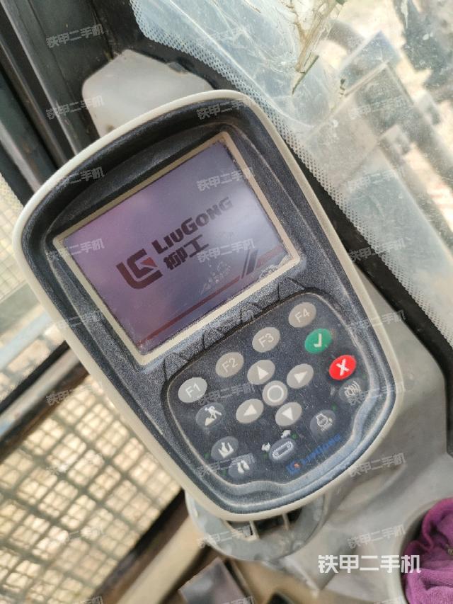 显示屏 (驾驶室部分) 显示屏 (驾驶室部分)