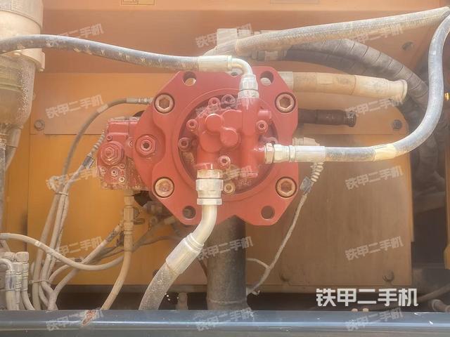 液压泵舱室正面整体(整机外观) 液压泵舱室正面整体(整机外观)