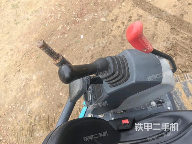 座椅左側(cè)控制臺/音響/含左手柄（駕駛室部分）