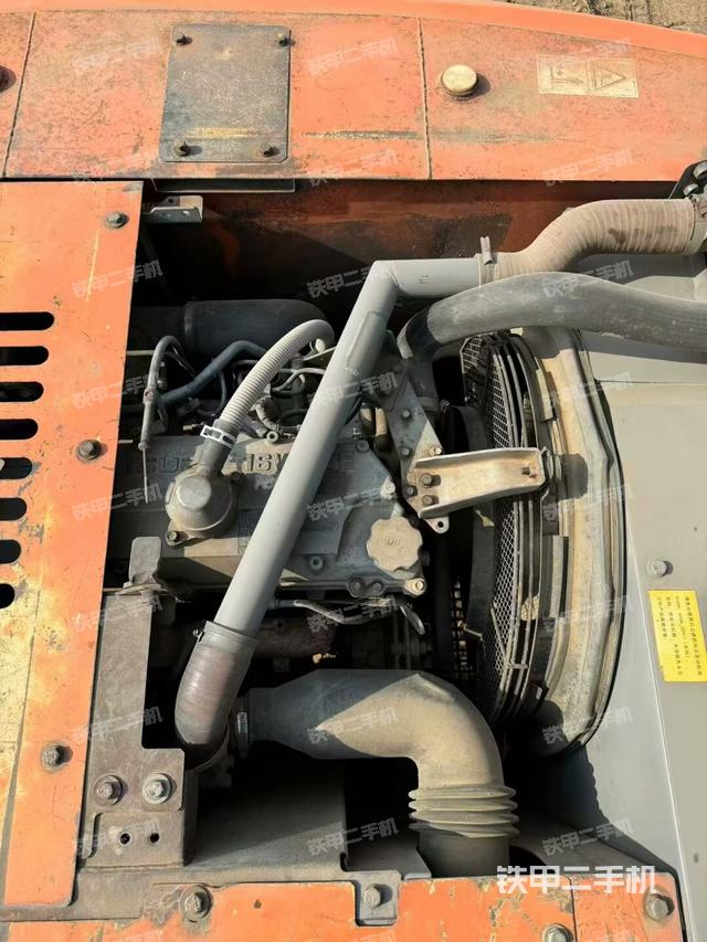 发动机整体俯视(整机外观) 发动机整体俯视(整机外观)