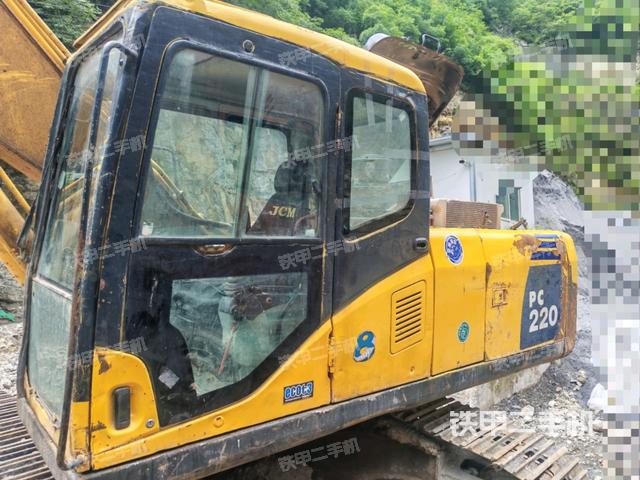 左后方玻璃角標(biāo)（駕駛室部分）