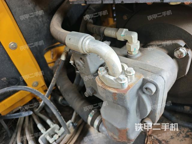 液压泵舱室正面整体(整机外观) 液压泵舱室正面整体(整机外观)
