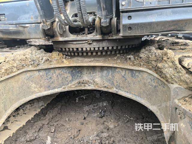 大臂根部 斜视(工作和回转装置) 大臂根部 斜视(工作和回转装置)