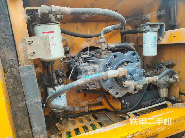 液壓泵艙室正面整體(整機(jī)外觀) 液壓泵艙室正面整體(整機(jī)外觀)