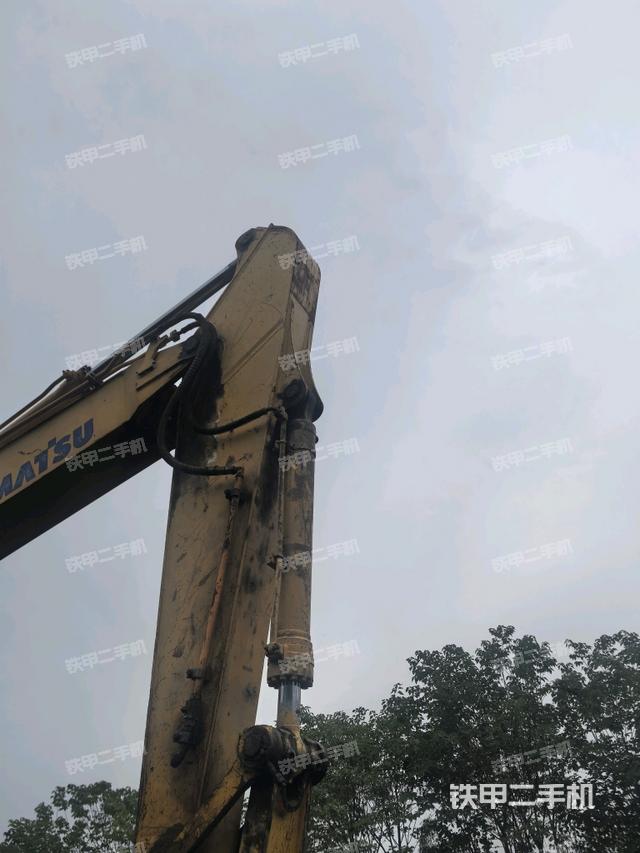 小臂整体右前(工作和回转装置) 小臂整体右前(工作和回转装置)