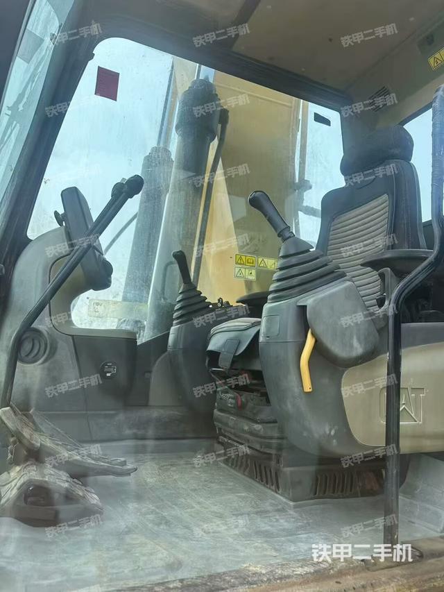 驾驶室整体(整机外观) 驾驶室整体(整机外观)