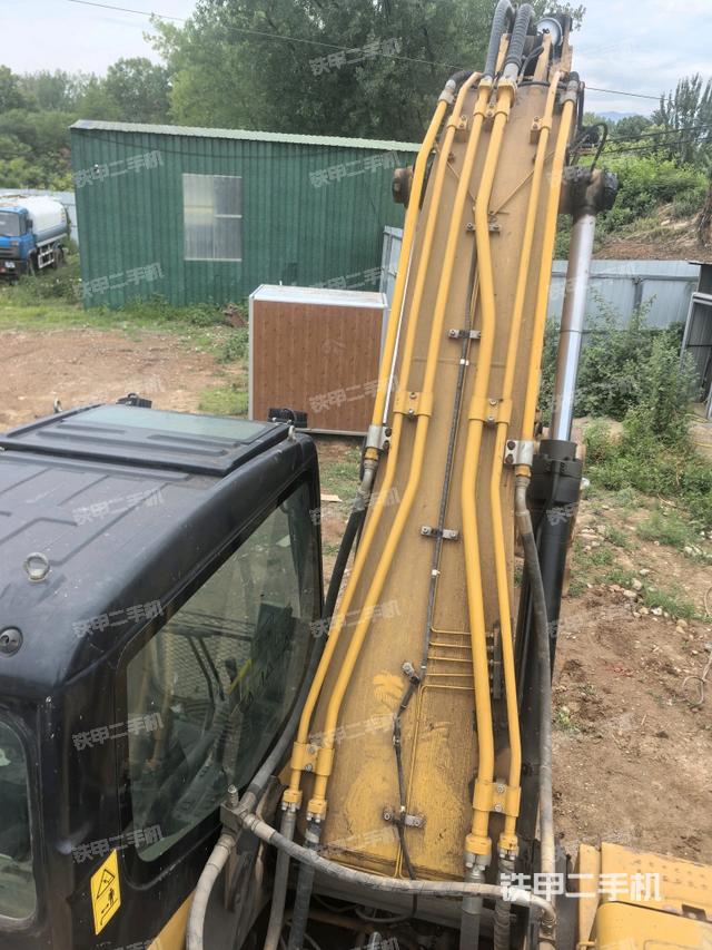 大臂背部俯视(工作和回转装置) 大臂背部俯视(工作和回转装置)