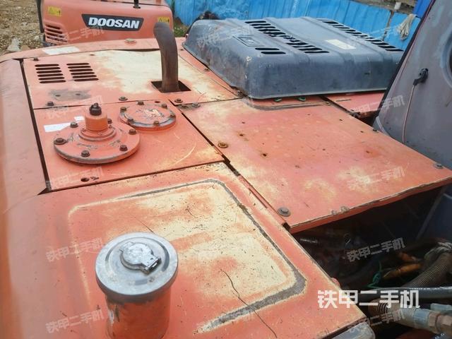 驾驶室顶部俯视(上车部件) 驾驶室顶部俯视(上车部件)