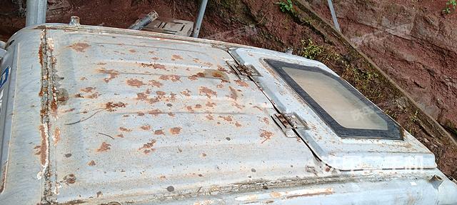 驾驶室顶部（整机外观）