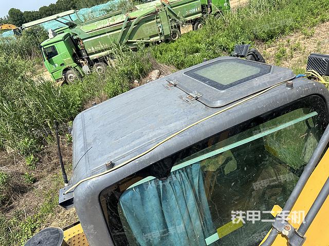 驾驶室顶部（整机外观）