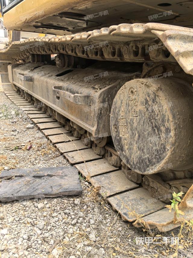 单侧履带整体(整机外观) 单侧履带整体(整机外观)