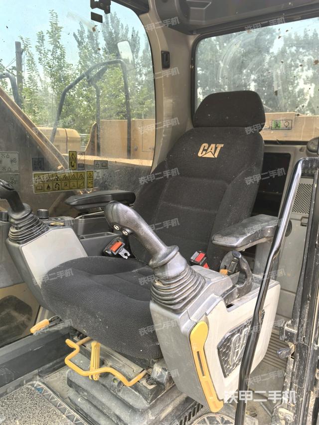 驾驶室整体(整机外观) 驾驶室整体(整机外观)