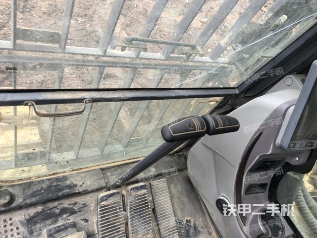 座椅左侧控制台/音响/含左手柄(驾驶室部分) 座椅左侧控制台/音响/含左手柄(驾驶室部分)