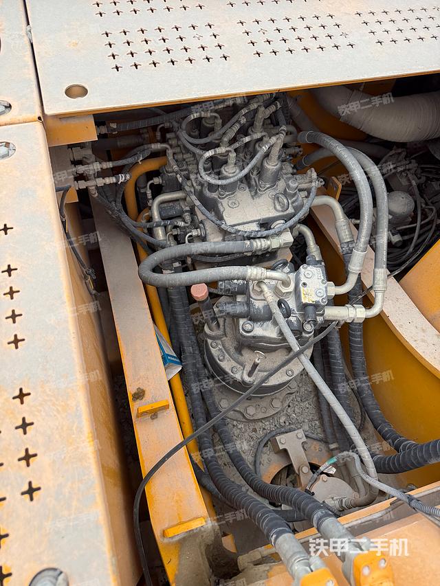 回转马达和主控阀（整机外观）